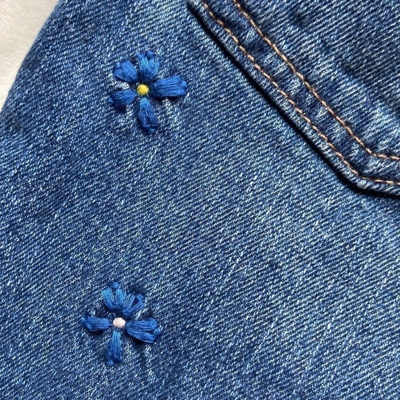 💙 Levis Denim Retro Mini Skirt with Floral Insert with Embroidery Size 27 - Picture 10 of 16